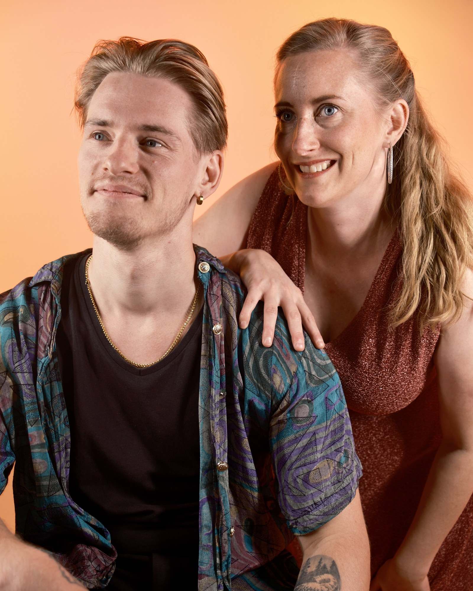 Rebekka og Eirik Fredsrud tett sammen i studio